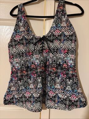 Black and White Patterned Lace-Up Women's Swim Top